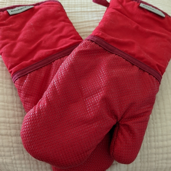 Kitchen Aid cooking, baking gloves. Anti slip silicone coated ♥️ Red ♥️ - Picture 1 of 5